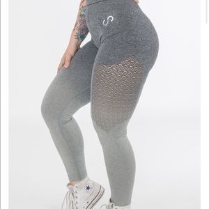 Seamless booty scrunch laser cut leggings